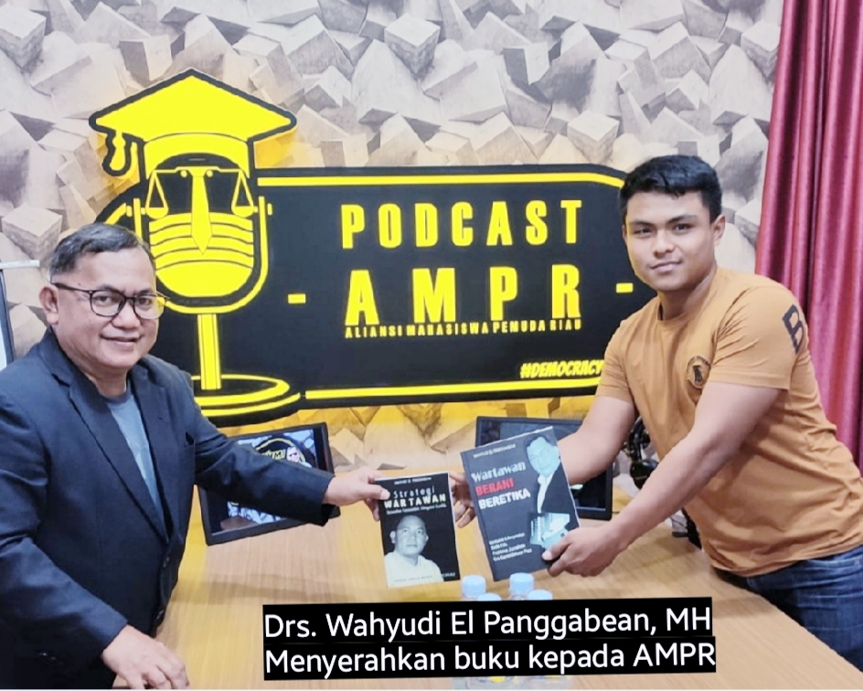 Wahyudi El Panggabean, Sumbangkan Buku Buah Karyanya Kepada Studio Podcast AMPR