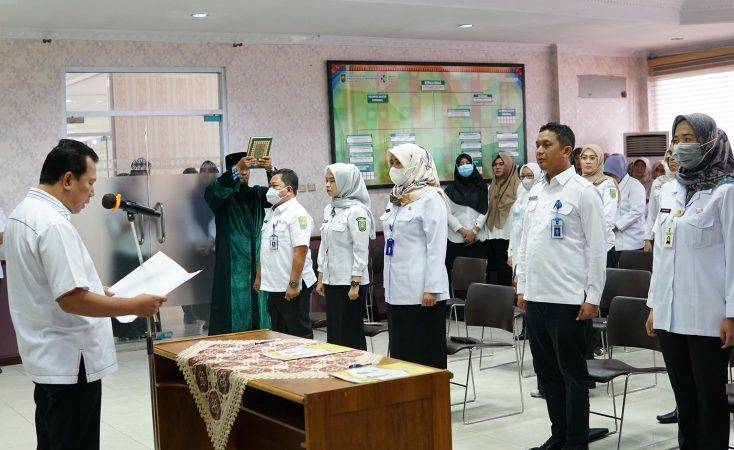 Pemprov Riau Lantik 17 Pejabat Eselon III dan IV