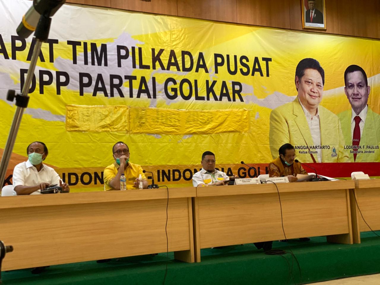 Terbitkan SK, Golkar Usung Istri dan Anak Bupati Aktif di Pilkada Riau