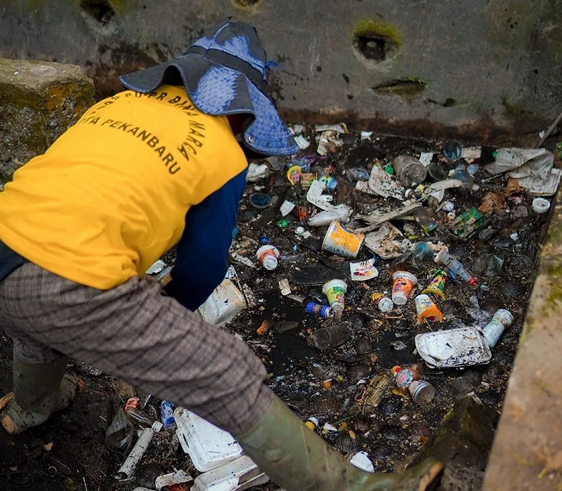 PUPR Pekanbaru Ingatkan Warga Tak Buang Sampah Sembarangan, Edwar: Bisa Menyumbat Drainase