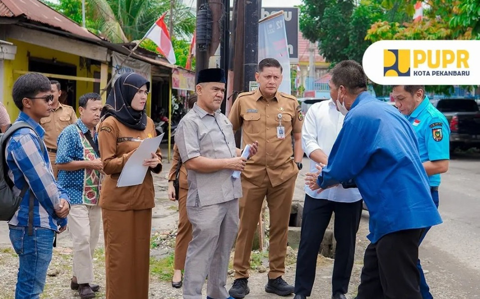 Bersama DPRD, Plt Kadis PUPR Pekanbaru Tinjau Bekas Galian IPAL di Jalan KH Ahmad Dahlan