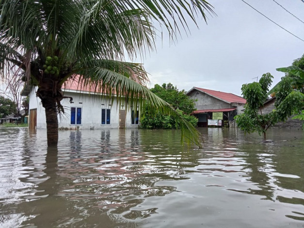 Banjir di Perumahan Annajim jalan Datuk Tunggul Kelurahan Sialang Munggu Pekanbaru baru-baru ini