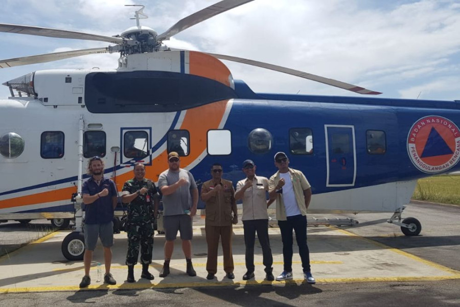 Padamkan Karhutla, 3 Helikopter WB dan 1.000 Garam Mengudara di Langit Riau