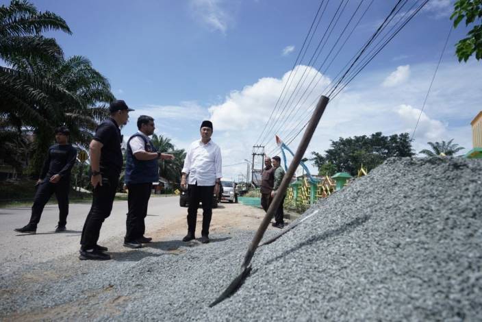 Gubernur Riau Tinjau Perbaikan Jalan Kampar-Rohul, Minta Fungsional saat Mudik Lebaran