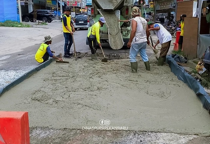 Perbaiki Jalan Bukit Barisan, Dinas PUPR Pekanbaru Lakukan Rekayasa
