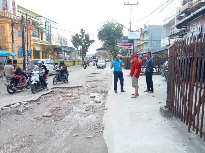 Banyak Jalan Rusak Akibat Penggalian PDAM, Komisi I DPRD Pekanbaru Tinjau Lokasi