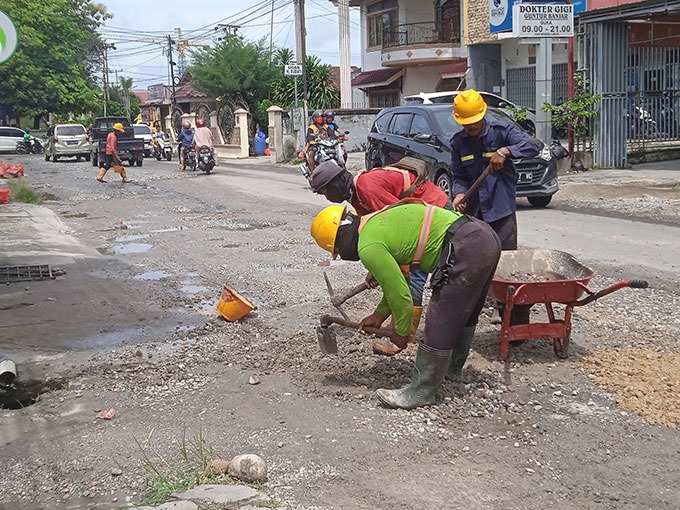 Dinas PUPR Pekanbaru Segera Overlay Jalan Dahlia, Edwar: Sedang Proses Administrasi
