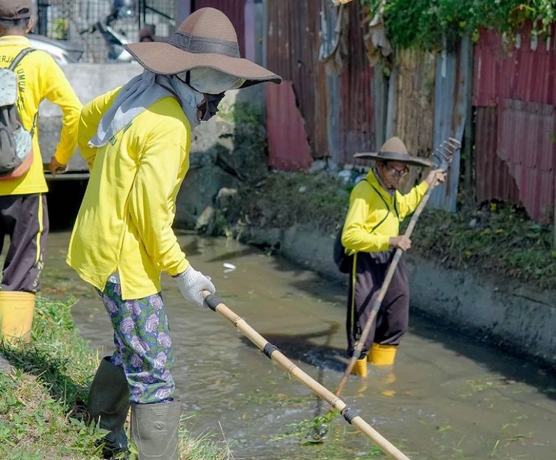 Cegah Banjir, Pasukan Kuning PUPR Pekanbaru Bersihkan Saluran Parit dan Drainase