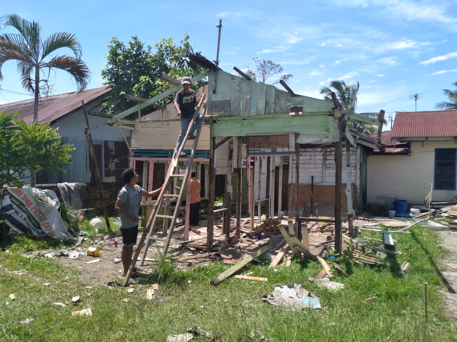 Basnaz Riau Bedah Rumah Warga Miskin di Pekanbaru